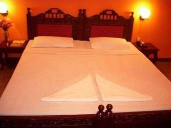 Hotel Charring Cross Ooty Extérieur photo